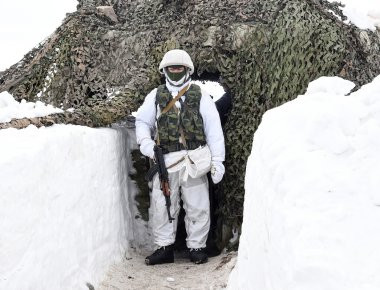 Έχετε αναρωτηθεί ποτέ πώς επιζούν οι Ρώσοι στρατιώτες στον Αρκτικό Κύκλο; (φωτό, βίντεο)
